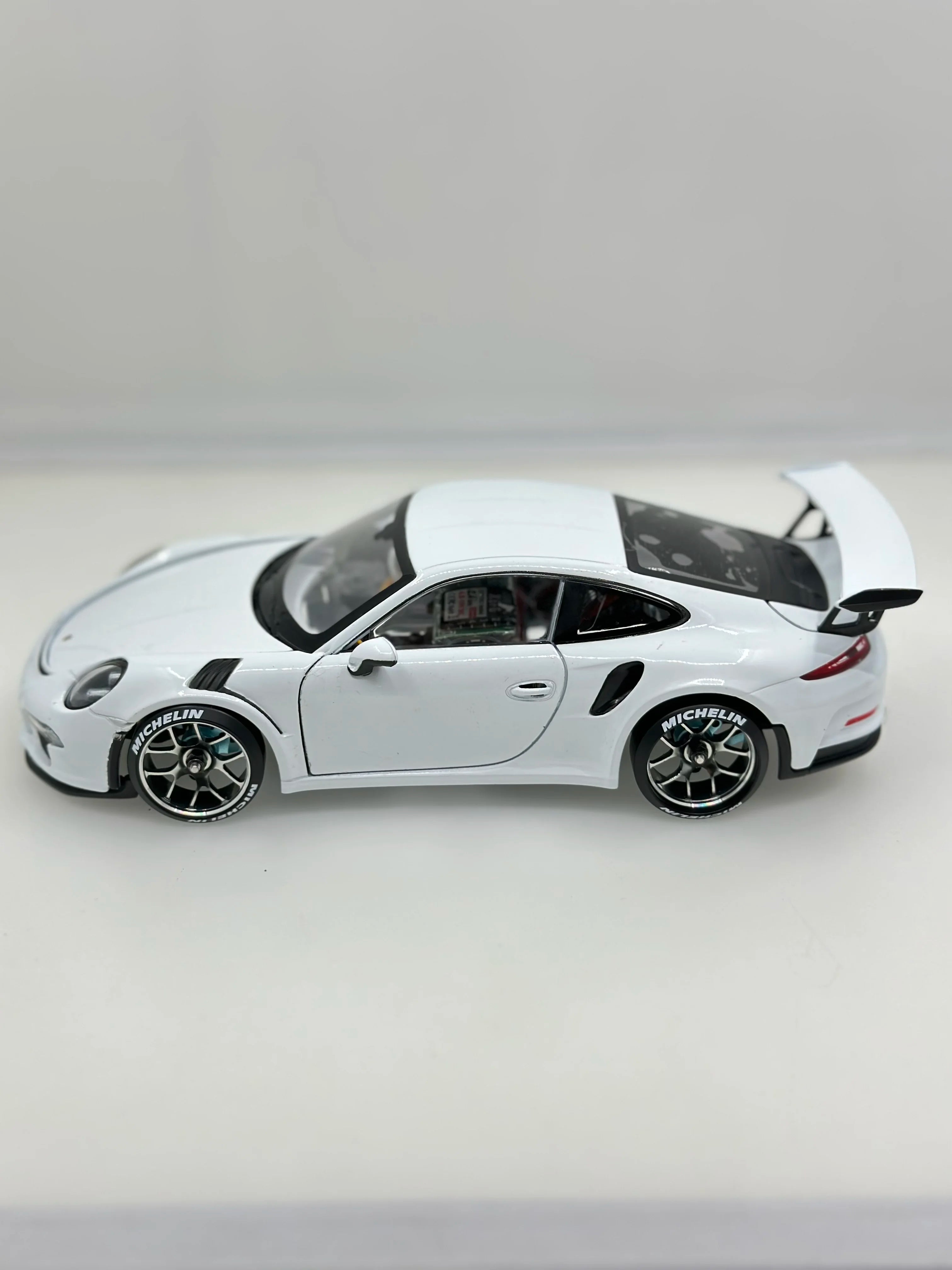 RWD Drift RC Car with Brushless Motor – 1:24 / 1:28 Scale RTR Racing Model