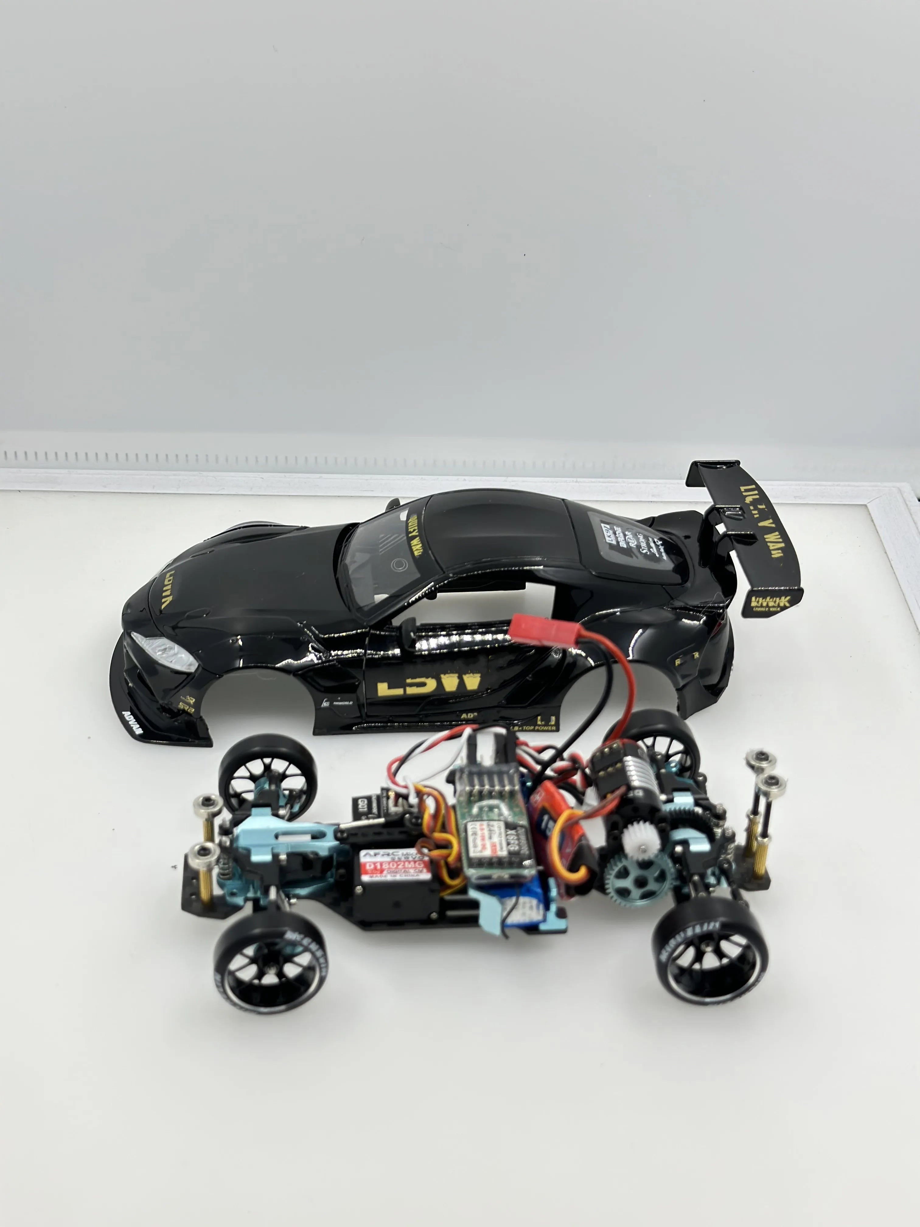 RWD Drift RC Car with Brushless Motor – 1:24 / 1:28 Scale RTR Racing Model