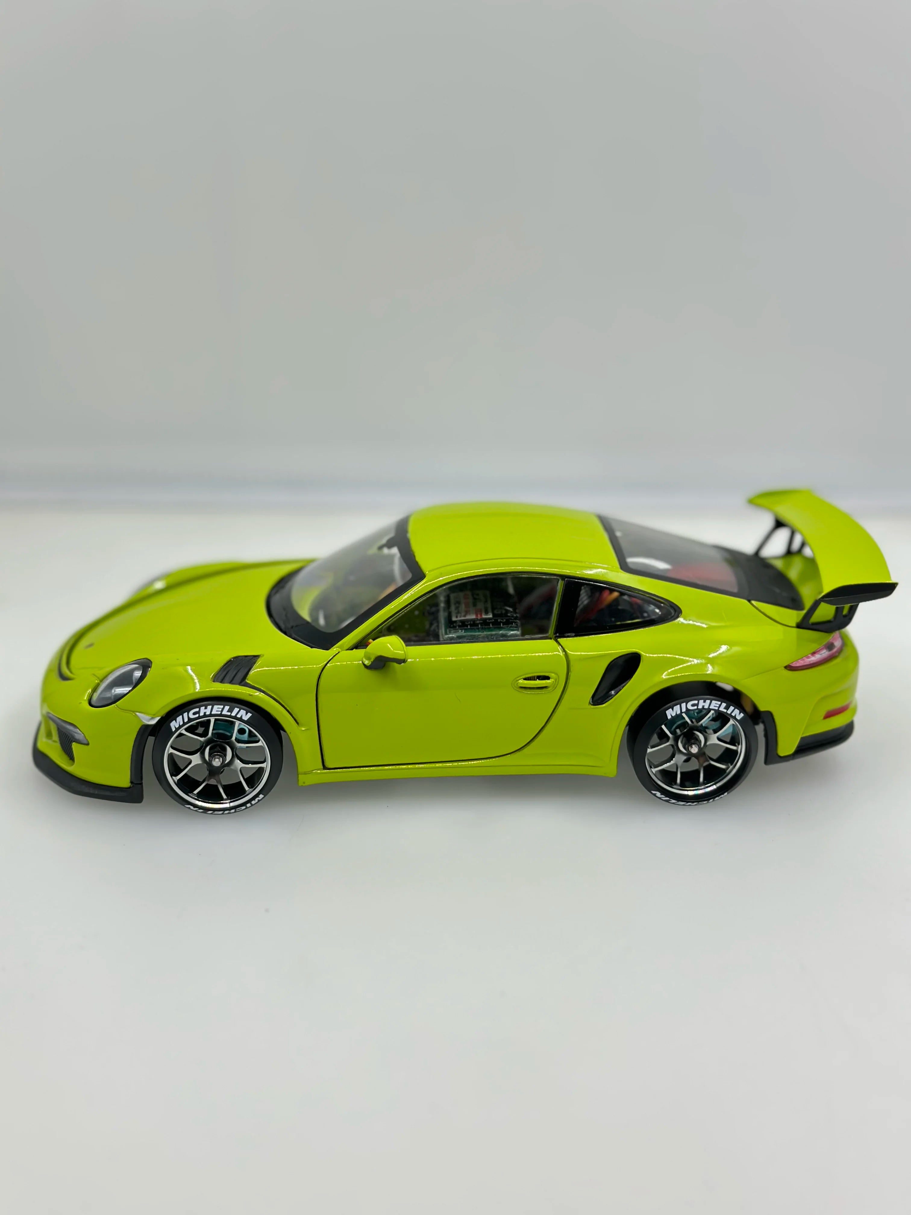 RWD Drift RC Car with Brushless Motor – 1:24 / 1:28 Scale RTR Racing Model